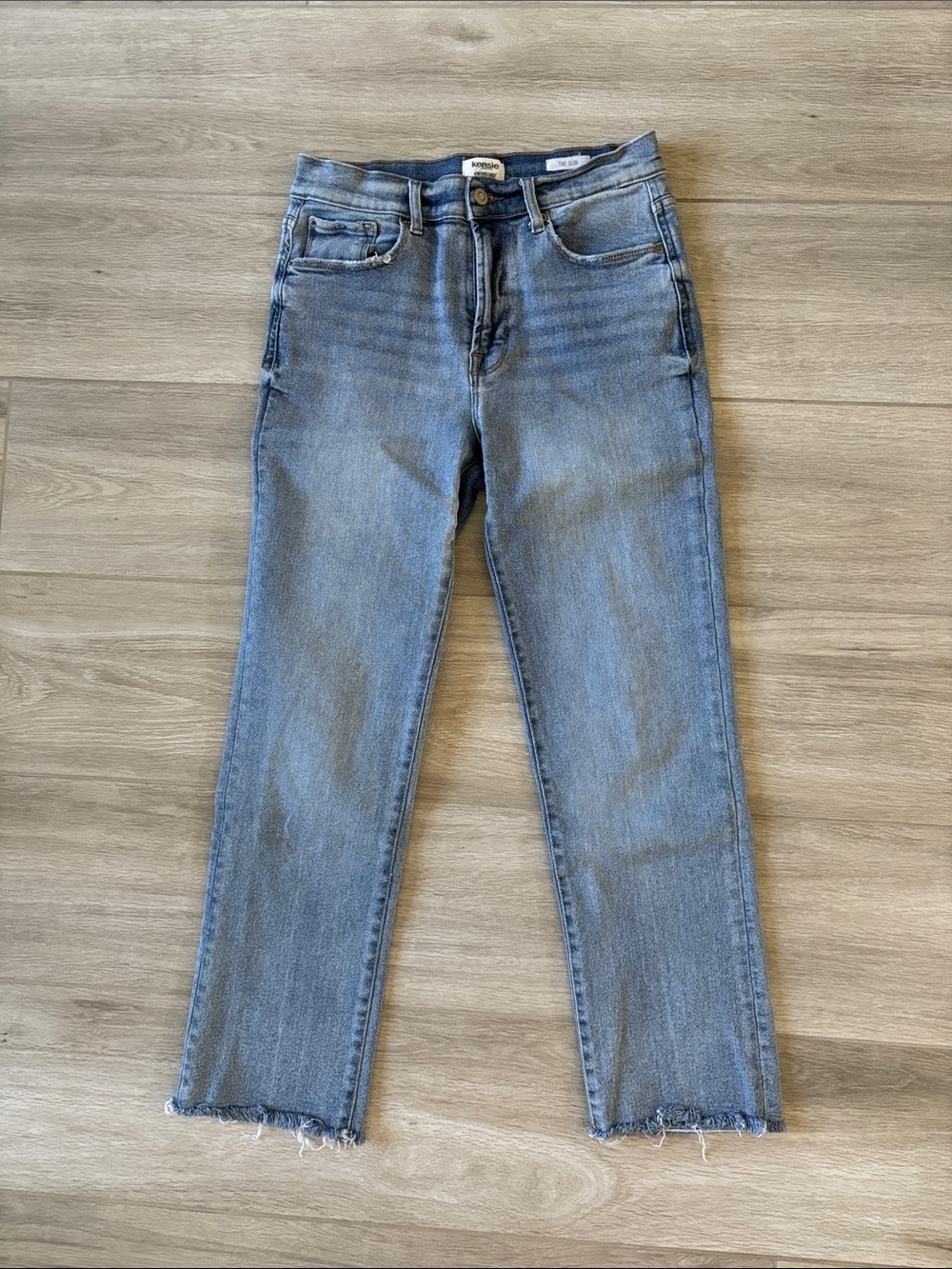 Kenzie The Slim Light Blue Wash Denim Jeans With Raw Hem Size 8/29